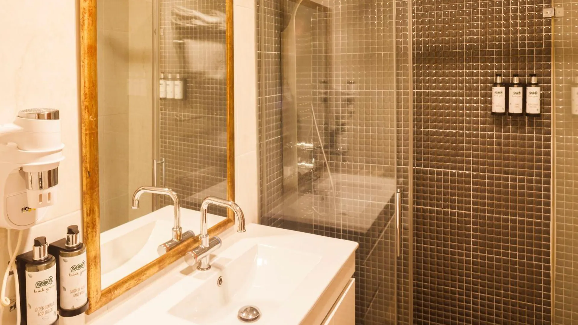 Apartamentos Abril Nerja 0*,  Spanien